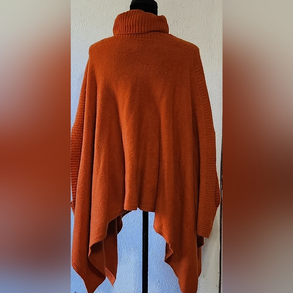Lou & Grey large Poncho - Picture 3 of 7